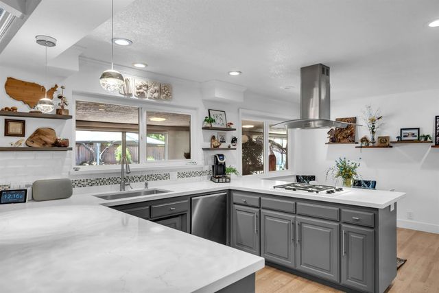 6685 Arboga Way, Sacramento, CA 95831