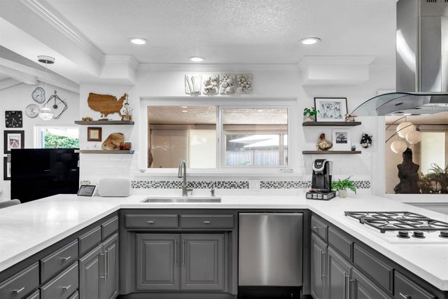 6685 Arboga Way, Sacramento, CA 95831