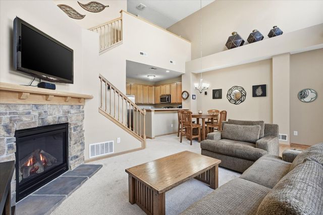 1243 Majestic Avenue 313, Maplewood, MN 55109