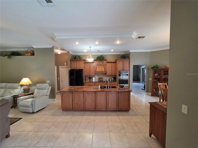 6523 CREWS LAKE HILLS LOOP E, Lakeland, FL 33813