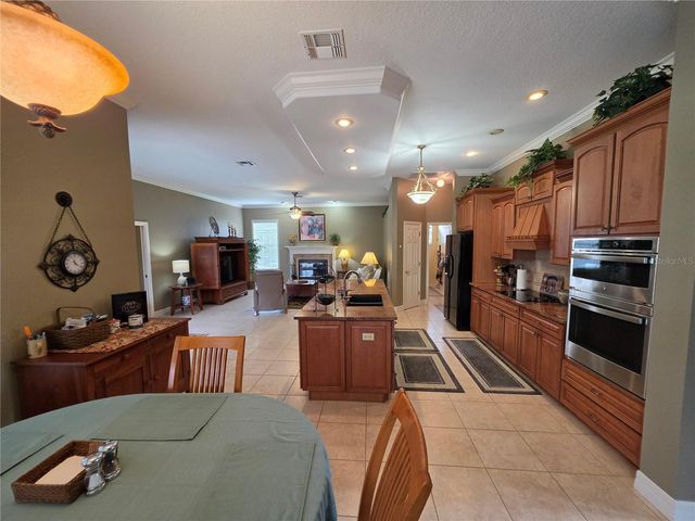 6523 CREWS LAKE HILLS LOOP E, Lakeland, FL 33813