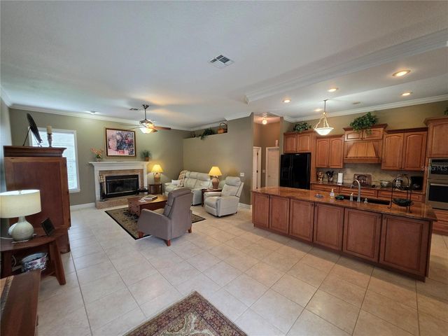 6523 CREWS LAKE HILLS LOOP E, Lakeland, FL 33813