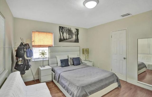 2552 Wiley Street, Hollywood, FL 33020