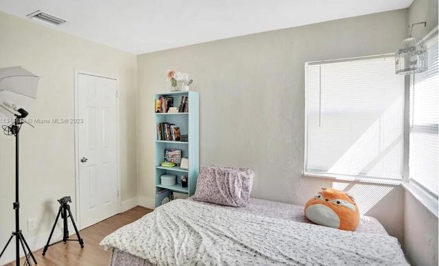 2552 Wiley Street, Hollywood, FL 33020