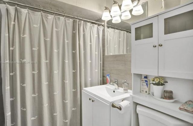 2552 Wiley Street, Hollywood, FL 33020