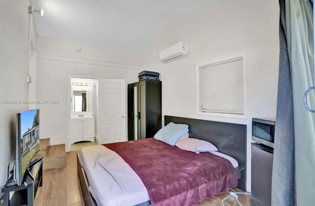 2552 Wiley Street, Hollywood, FL 33020