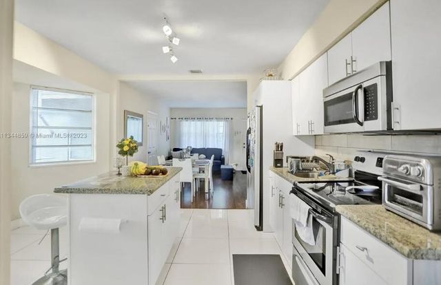 2552 Wiley Street, Hollywood, FL 33020