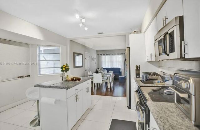 2552 Wiley Street, Hollywood, FL 33020