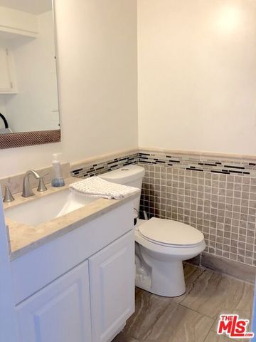 23914 De Ville B, Malibu, CA 90265