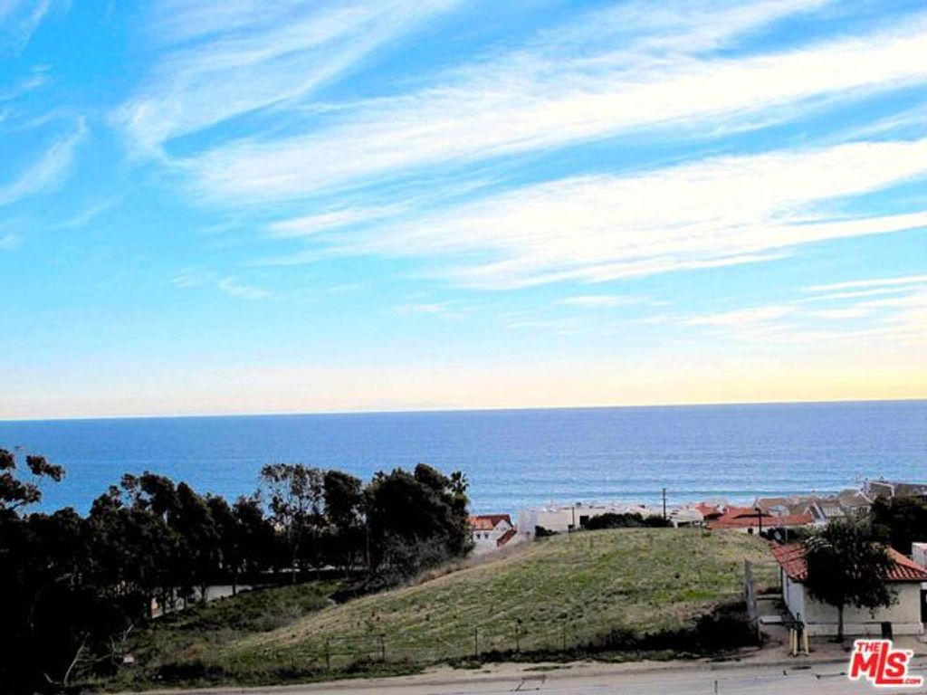 23914 De Ville B, Malibu, CA 90265