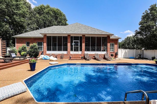 265 Ashcreek Road, Paducah, KY 42001