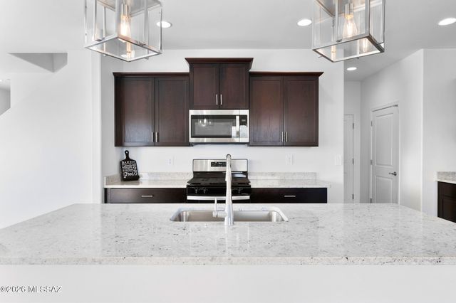 7801 S Walnutview Drive, Tucson, AZ 85757