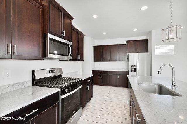 7801 S Walnutview Drive, Tucson, AZ 85757