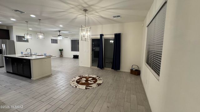 7801 S Walnutview Drive, Tucson, AZ 85757
