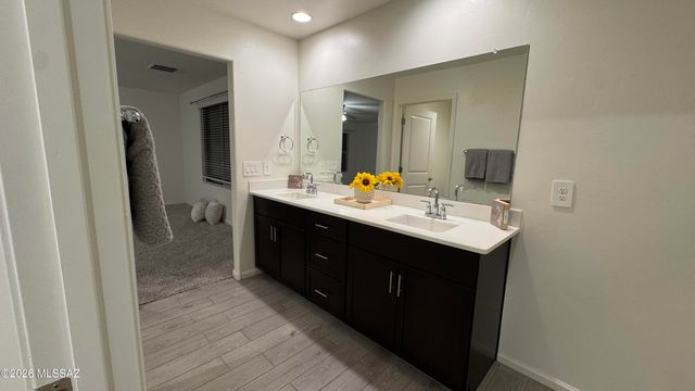 7801 S Walnutview Drive, Tucson, AZ 85757