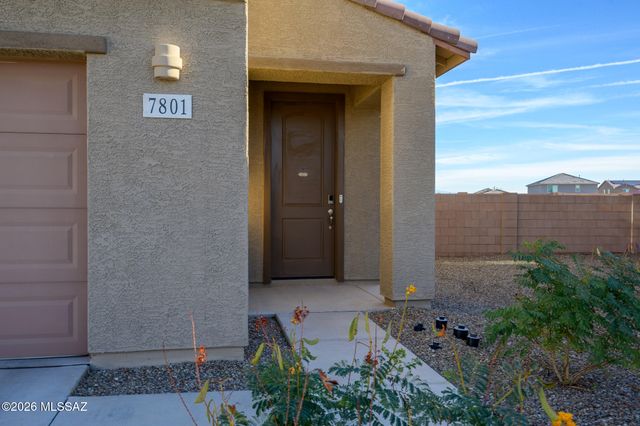 7801 S Walnutview Drive, Tucson, AZ 85757