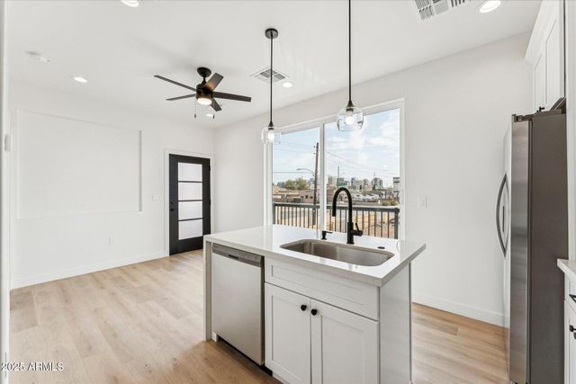 1725 W SHERMAN Street C, Phoenix, AZ 85007