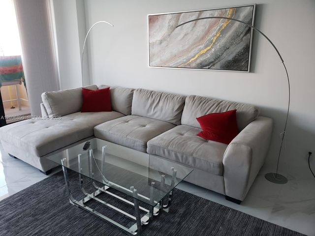 2555 Collins Ave 2207, Miami Beach, FL 33140