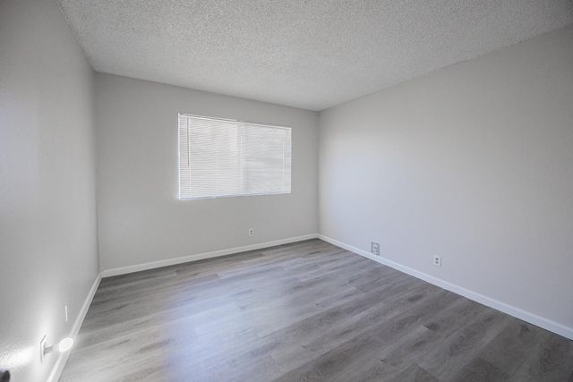 2352 E Broadway Road B, Mesa, AZ 85204