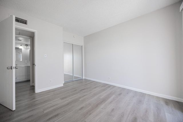 2352 E Broadway Road B, Mesa, AZ 85204