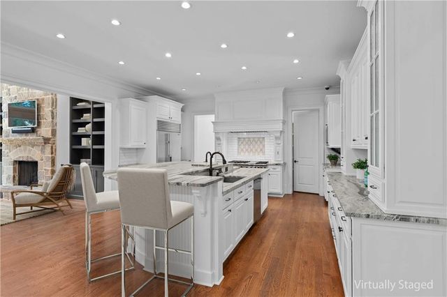 130 Manor Lake Court, Milton, GA 30004