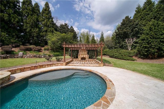 130 Manor Lake Court, Milton, GA 30004