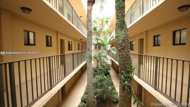 8075 SW 107th Ave 304, Miami, FL 33173