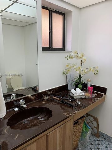 8075 SW 107th Ave 304, Miami, FL 33173