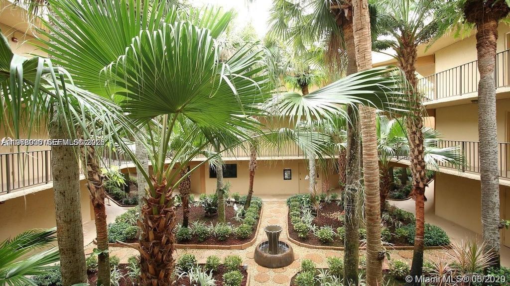 8075 SW 107th Ave 304, Miami, FL 33173