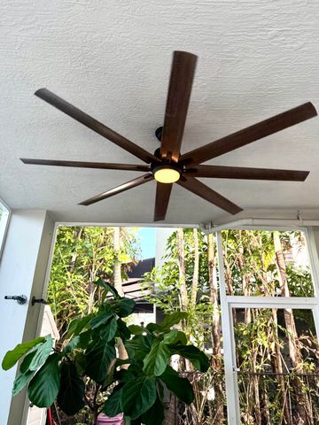 15 Lakeview Drive, Key Largo, FL 33037