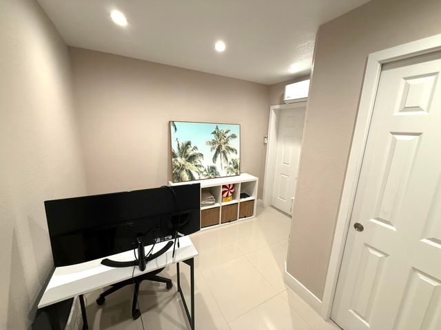 15 Lakeview Drive, Key Largo, FL 33037