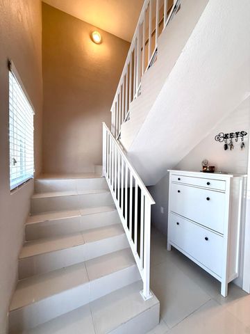 15 Lakeview Drive, Key Largo, FL 33037