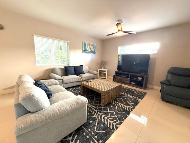 15 Lakeview Drive, Key Largo, FL 33037