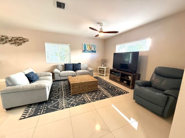 15 Lakeview Drive, Key Largo, FL 33037