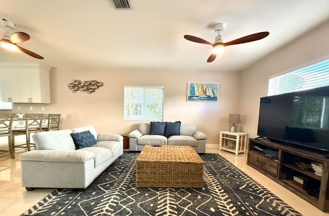 15 Lakeview Drive, Key Largo, FL 33037