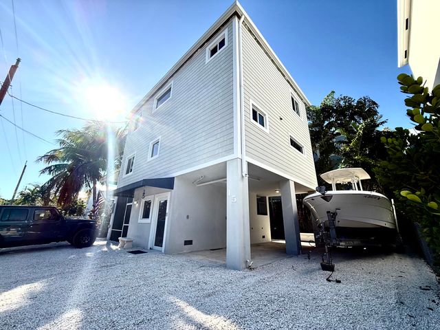 15 Lakeview Drive, Key Largo, FL 33037