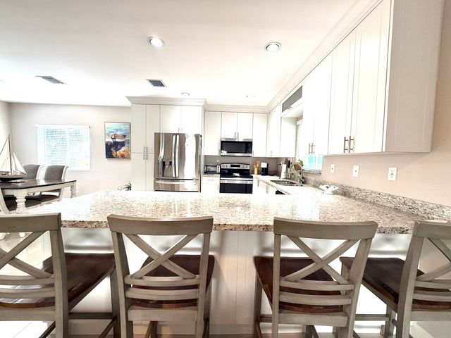 15 Lakeview Drive, Key Largo, FL 33037