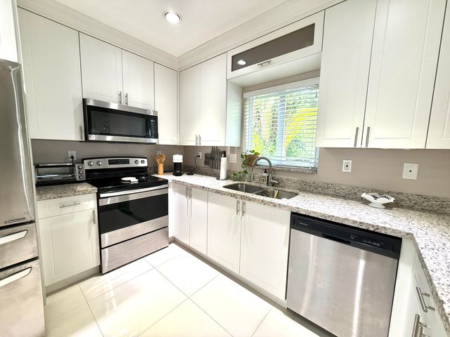 15 Lakeview Drive, Key Largo, FL 33037