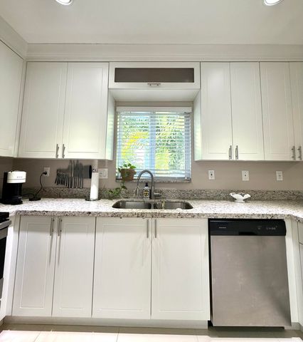 15 Lakeview Drive, Key Largo, FL 33037