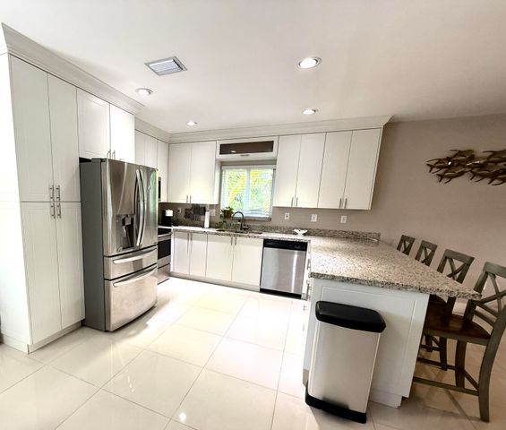 15 Lakeview Drive, Key Largo, FL 33037