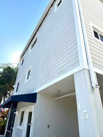 15 Lakeview Drive, Key Largo, FL 33037