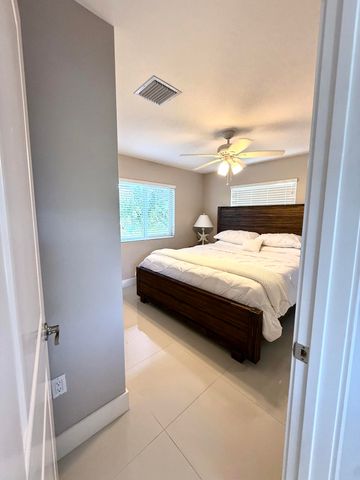 15 Lakeview Drive, Key Largo, FL 33037