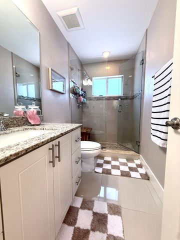 15 Lakeview Drive, Key Largo, FL 33037