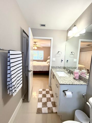 15 Lakeview Drive, Key Largo, FL 33037