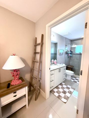 15 Lakeview Drive, Key Largo, FL 33037