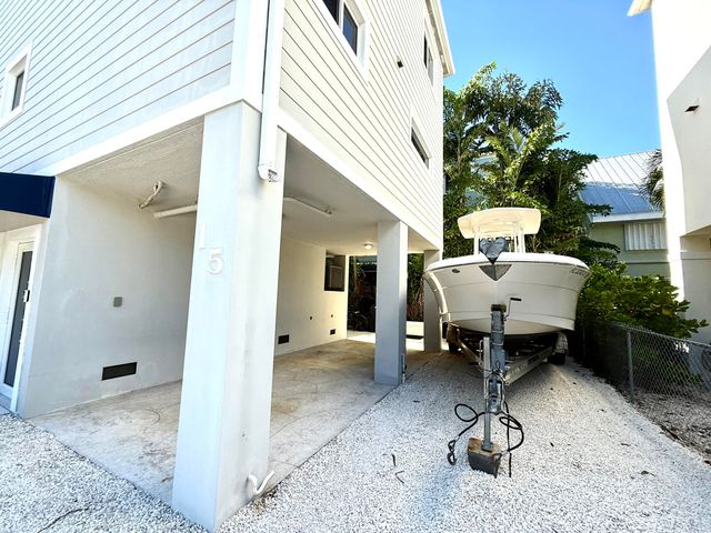 15 Lakeview Drive, Key Largo, FL 33037