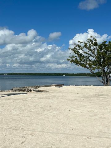 15 Lakeview Drive, Key Largo, FL 33037