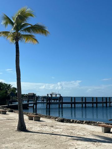 15 Lakeview Drive, Key Largo, FL 33037