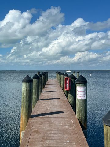 15 Lakeview Drive, Key Largo, FL 33037