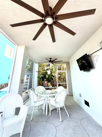 15 Lakeview Drive, Key Largo, FL 33037